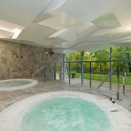 Unique With Air Conditioning Sauna And Swimming Pool By Renters شقة