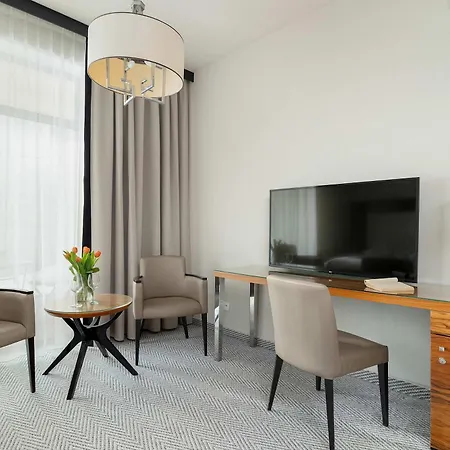 Unique With Air Conditioning Sauna And Swimming Pool By Renters *