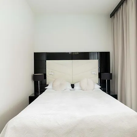 Unique With Air Conditioning Sauna And Swimming Pool By Renters شقة