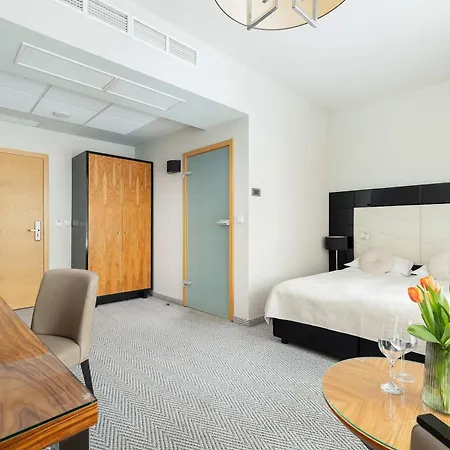 Unique With Air Conditioning Sauna And Swimming Pool By Renters شقة *